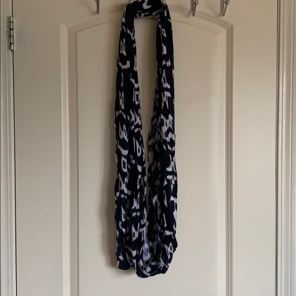 Urban Outfitters Circle Scarf - Picture 3 of 4